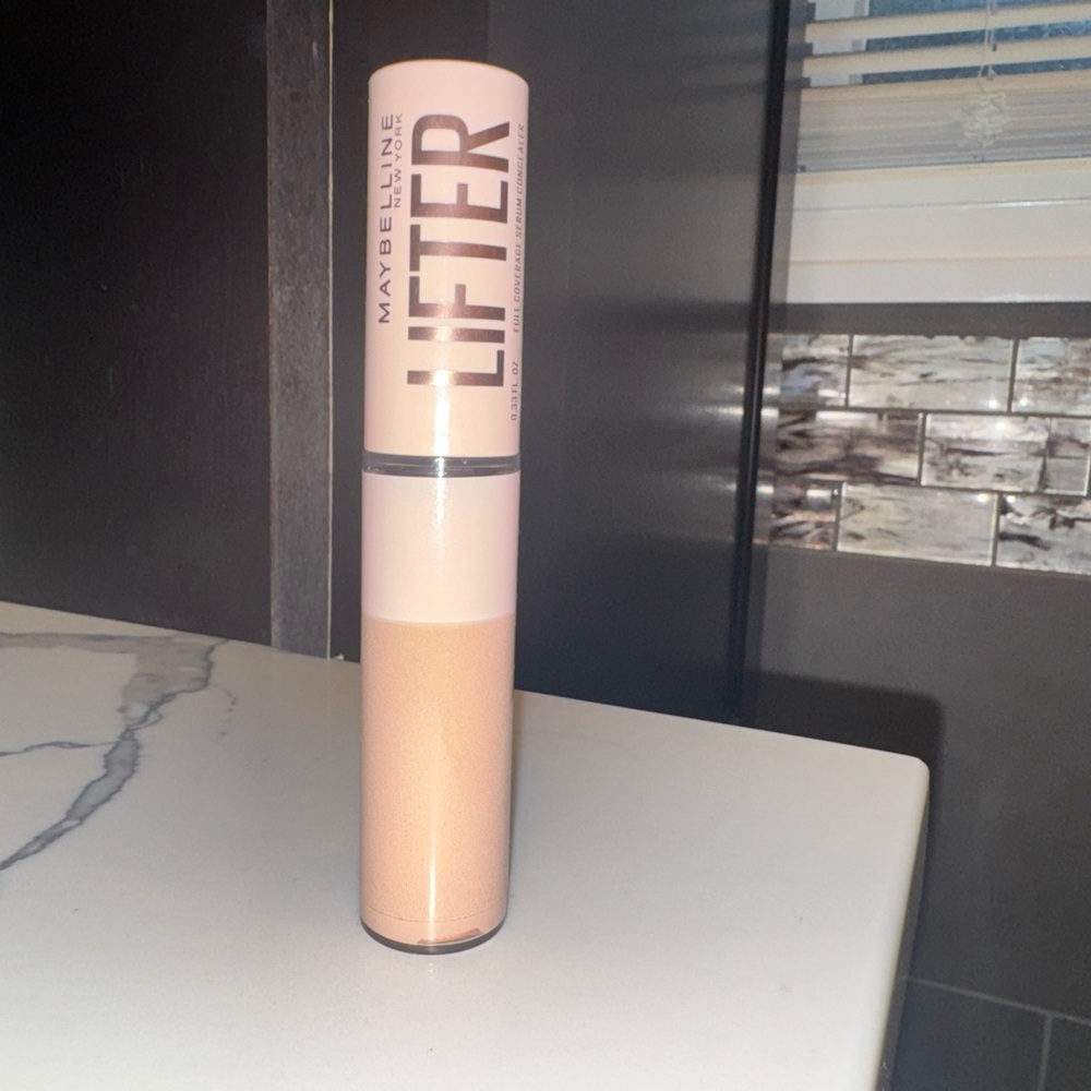 Maybelline Lifter Serum Concealer